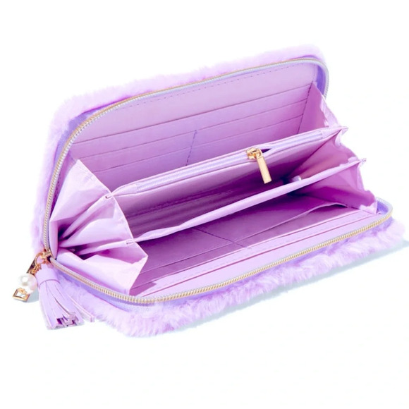 Claire’s Monogram Lavender Furry Clutch with Pearls “M” - Picture 2 of 7